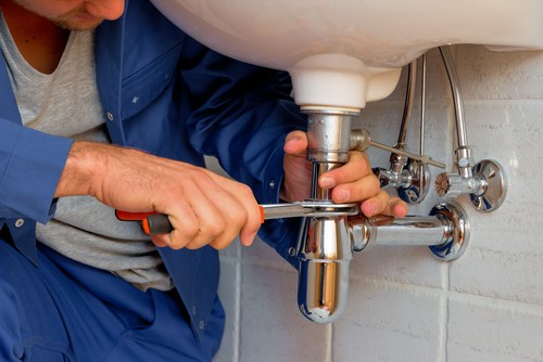 What Are The Benefits Of Hiring Professional Plumbers